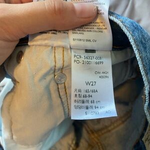 levi 501 jean shorts
size 27